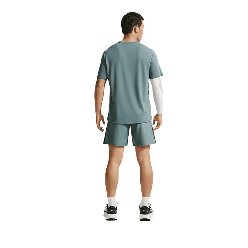 Nike Miler Men's Dri-FIT UV Protection Short-Sleeve Running Top - Green - Gambar 5