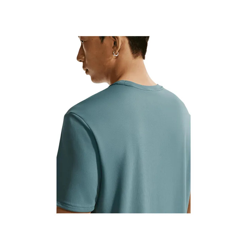 Nike Miler Men's Dri-FIT UV Protection Short-Sleeve Running Top - Green - Gambar 3